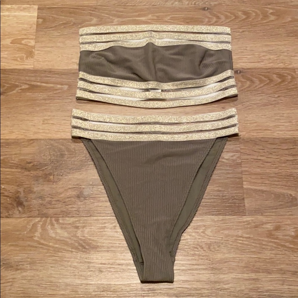 Bikini - Picture 2 of 5
